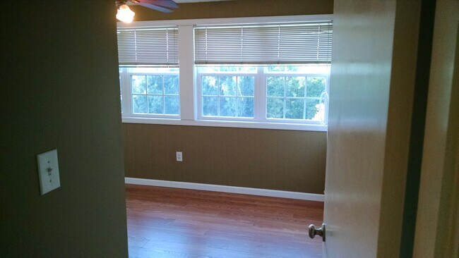Building Photo - $749/Bedroom | 3BR/2BA Condo Near UT Ag Ca...
