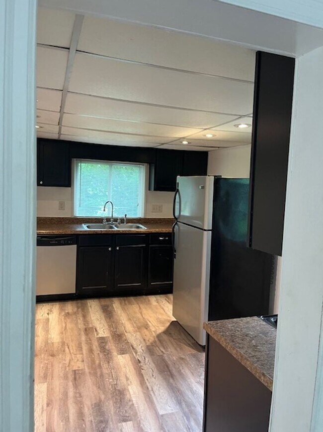 Building Photo - Charming 2-Bedroom Home Near Switchyard Park – Available August!