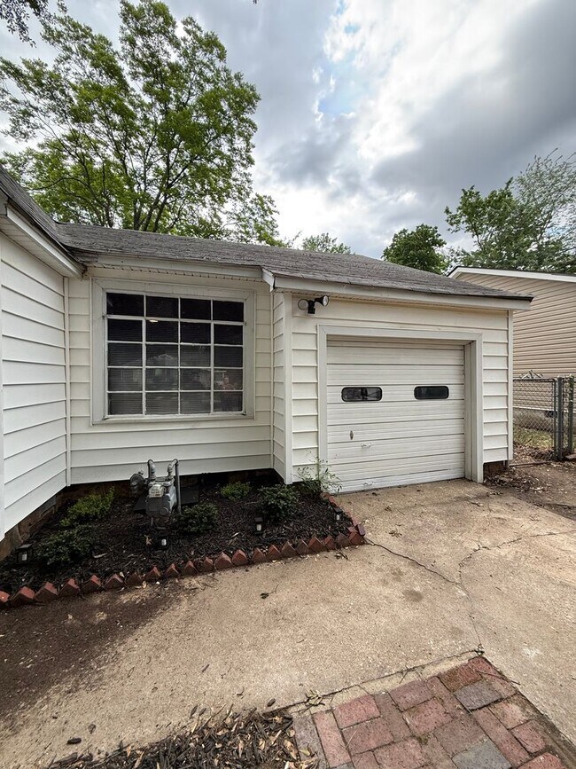 Building Photo - 1114 N 39th St
