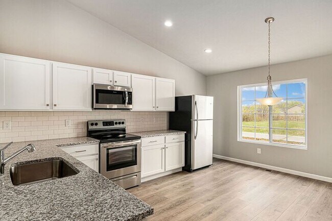 Building Photo - 2411 Richardson Ct