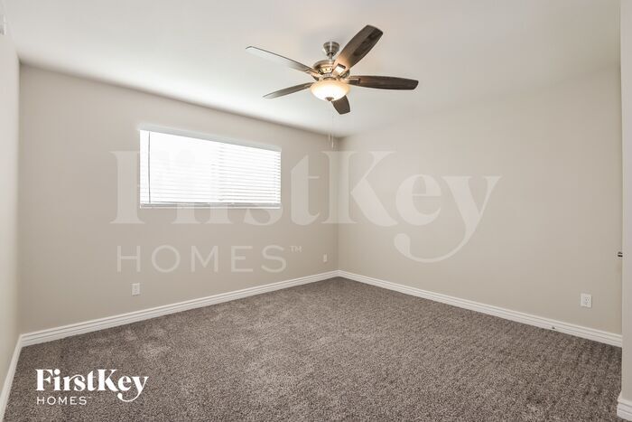Building Photo - 4450 W Meggan Pl