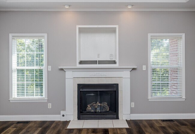 Building Photo - 4893 Somerset Dr