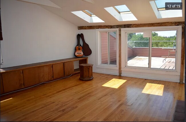 Building Photo - East Rock 3BR/2BA Penthouse | Private Sky Terrace | Vaulted Ceilings | Walk to Yale SOM