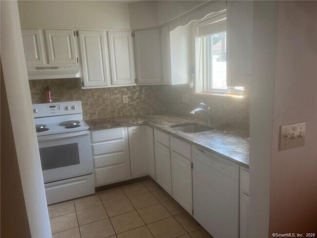 Building Photo - 10 MacIntosh Ln