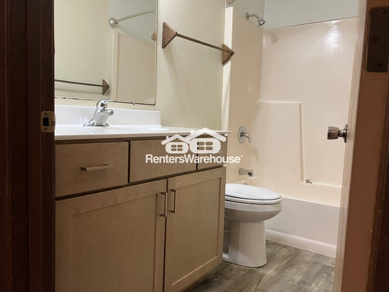 Building Photo - 2706 Bongey Dr