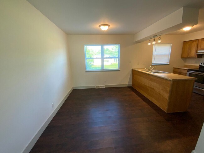 Building Photo - 204 S Scott Blvd