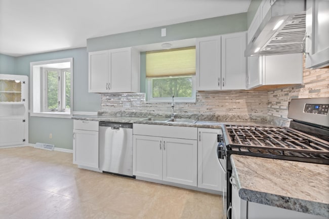 Building Photo - 3441 Nandale Dr