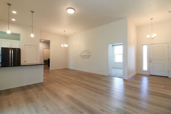 Building Photo - 4 Bedroom, 2 Bath Home in Richland