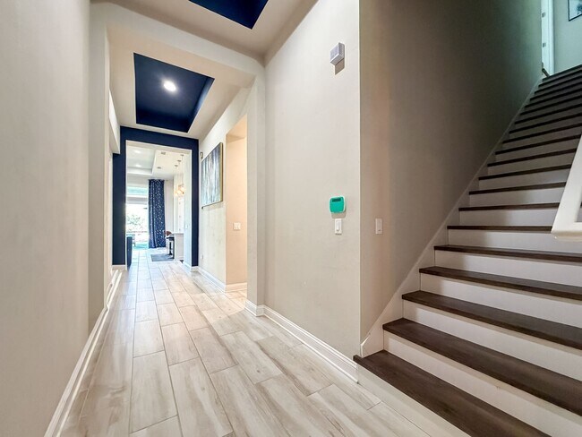 Building Photo - Modern-Luxury 5/3 in Oakmont