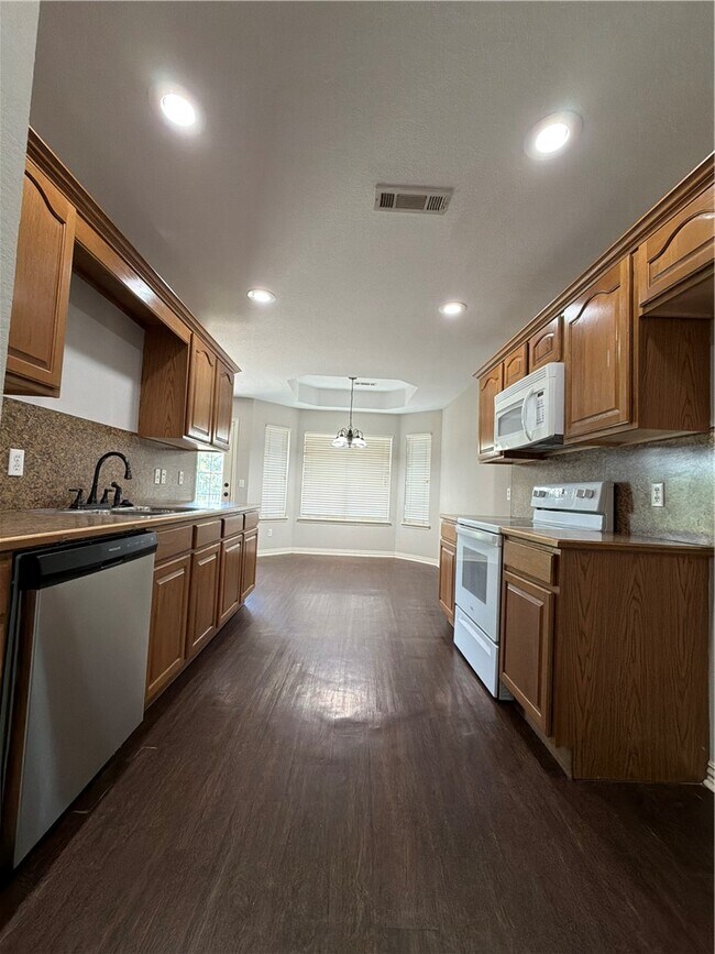 Building Photo - 2330 N Stonecrest Dr