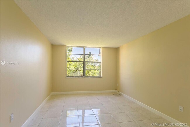 Building Photo - 13120 SW 92nd Ave