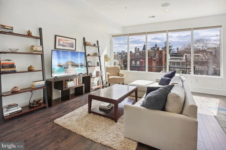 Building Photo - 1230 Fairmont St NW