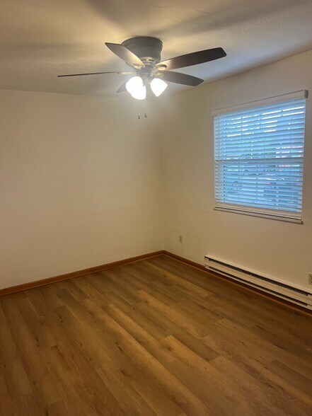 Building Photo - 990 Somerset Dr