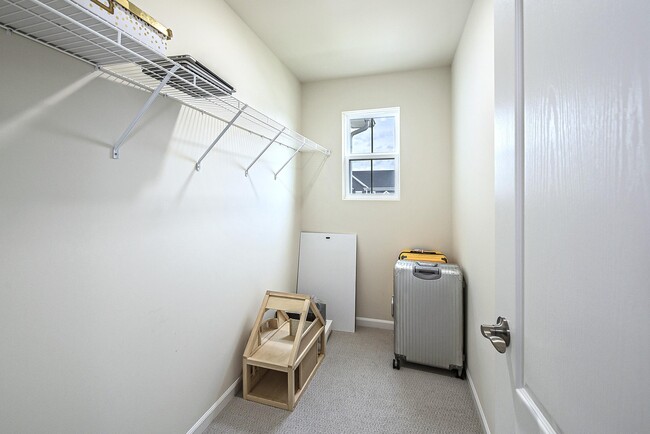 Building Photo - 737 Haywood Dr