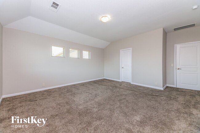 Building Photo - 750 Lowell Dr