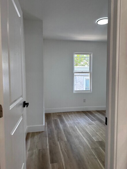 Building Photo - 1204 E Stafford St