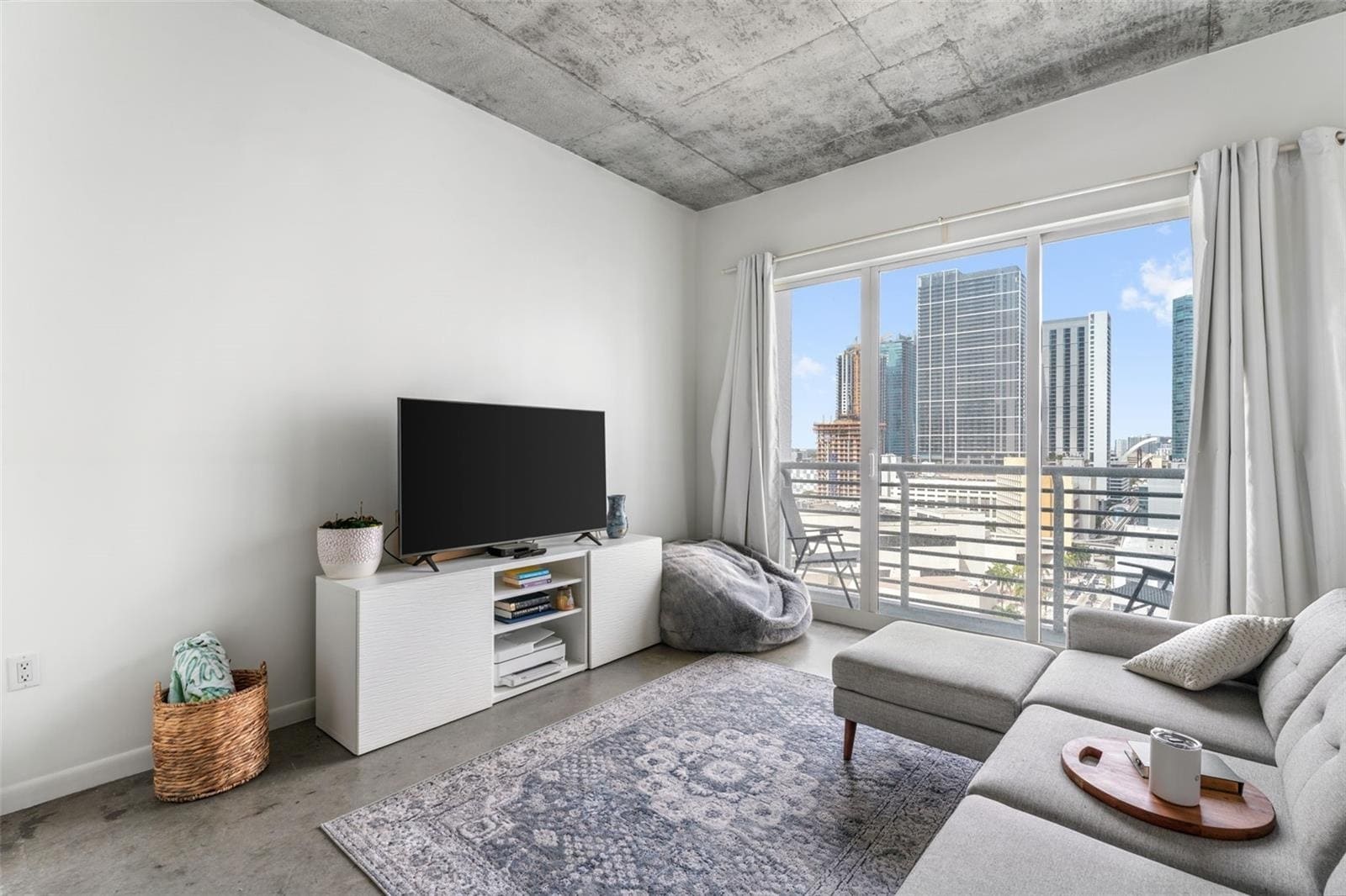 Building Photo - 133 NE 2nd Ave