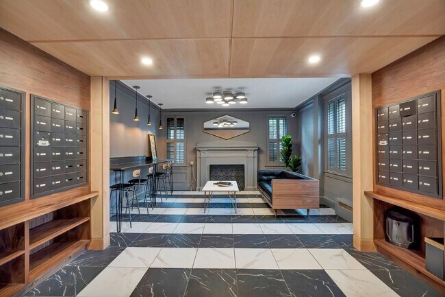 Building Photo - 100 Howe St