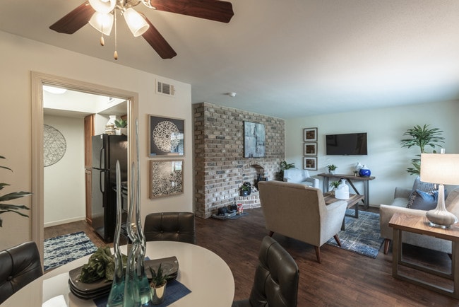 Building Photo - The Reserve at White Oak