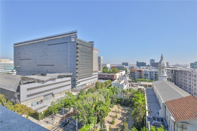 Building Photo - 108 W 2nd St