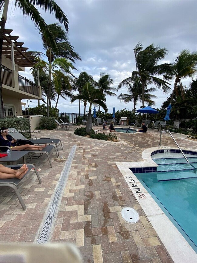 Building Photo - 2011 N Ocean Blvd