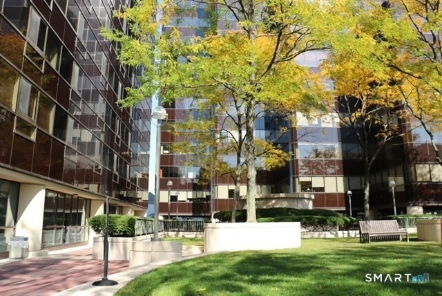 Building Photo - 127 Greyrock Pl