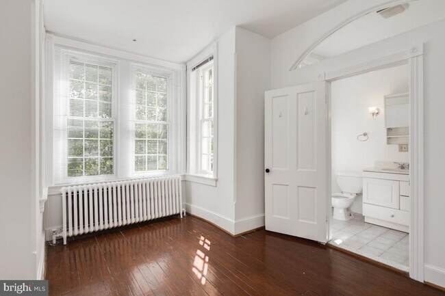 Building Photo - 1322 35th St NW