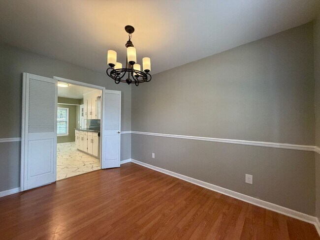 Building Photo - 105 Coker Dr