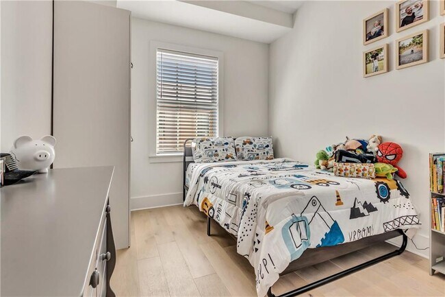 Building Photo - 580 Heatherden Ave