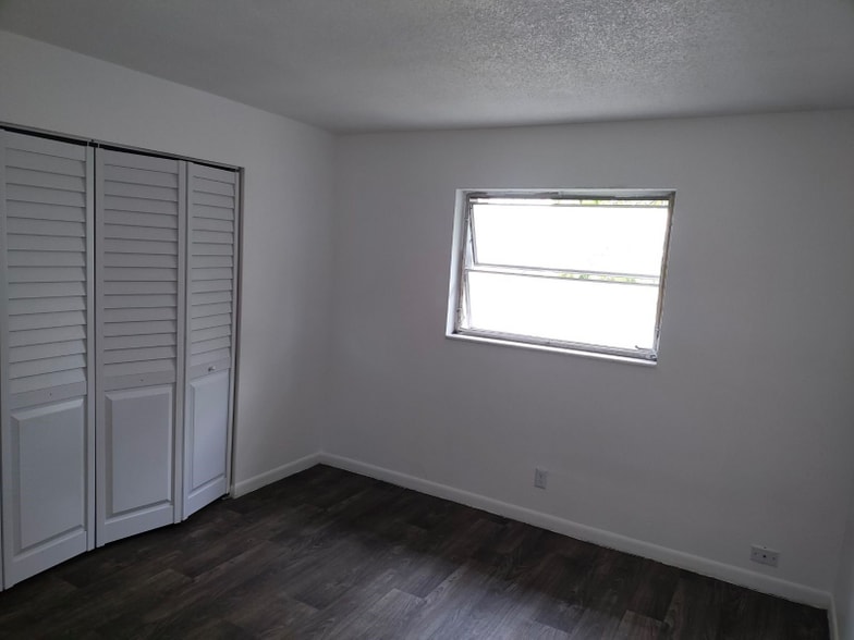 Building Photo - 4394 N Federal Hwy