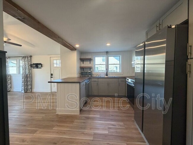 Building Photo - 607 Franklin St