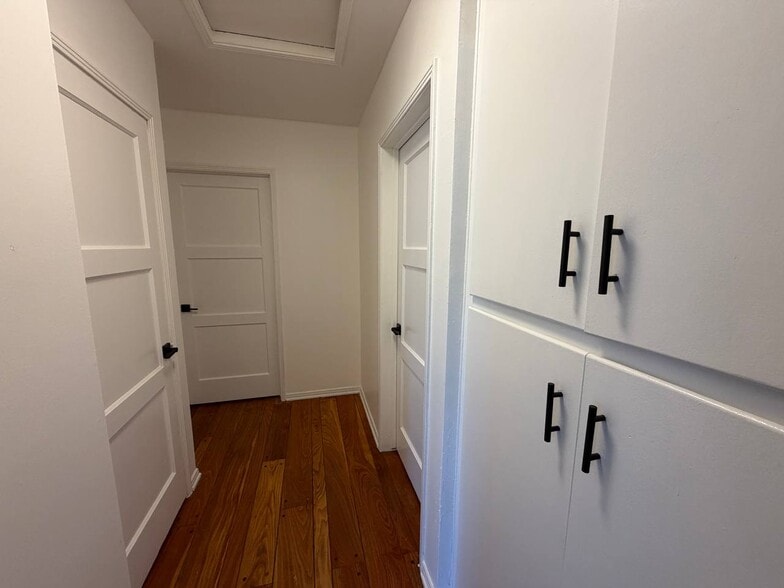 Building Photo - 13422 Oxnard St