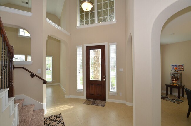 Building Photo - 27403 Canyon Reach Dr