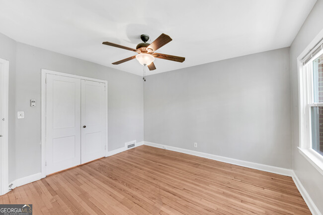 Building Photo - 1194 Spring Valley Ln NE