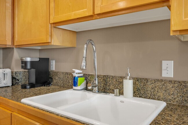 Building Photo - 931 N 35th St