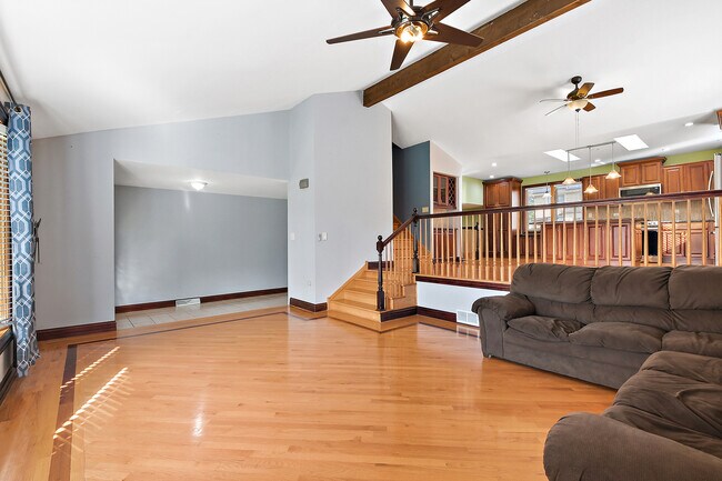 Building Photo - 13050 Meadowview Ln