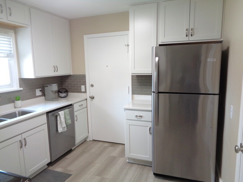 Kitchen - 615 S 38th St