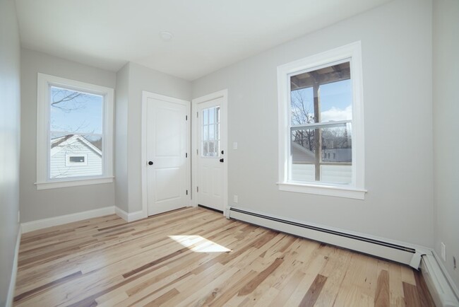 Building Photo - 10 Duffley Ct