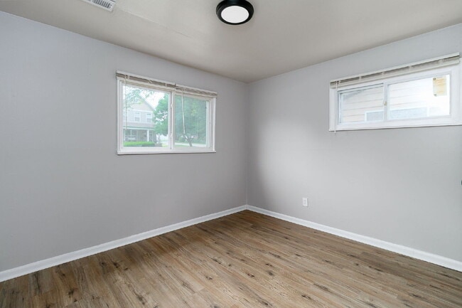 Building Photo - "Charming 3-Bedroom Gem with Cozy Living Space in Saint Louis!"