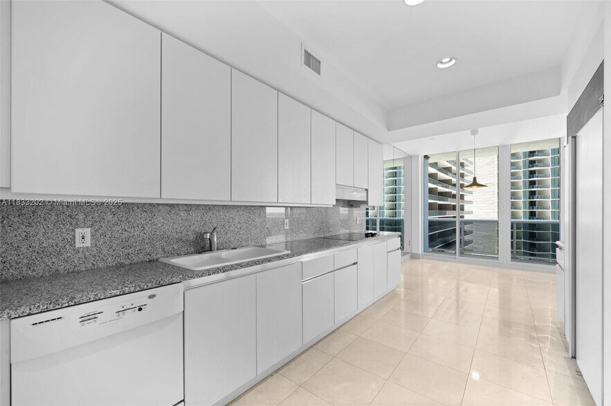 Building Photo - 9601 Collins Ave