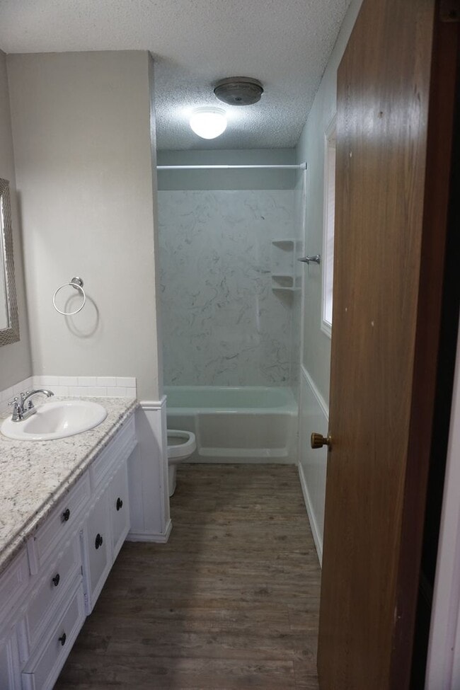 Building Photo - 3/2/2 07/14 Move In