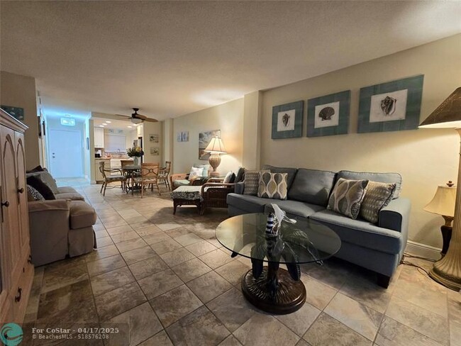 Building Photo - 1161 Hillsboro Mile