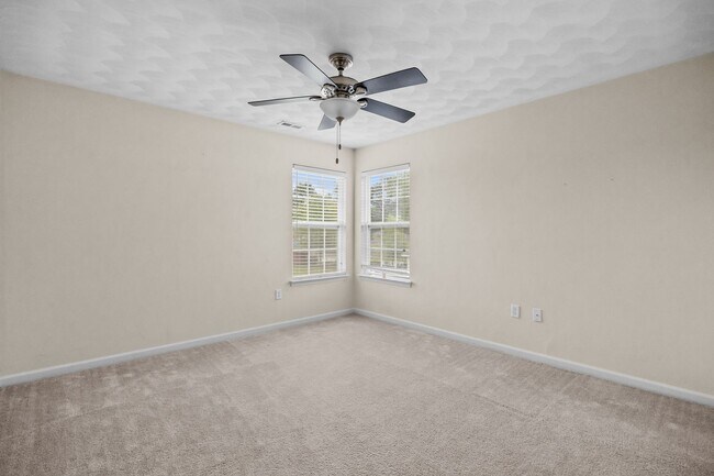 Building Photo - Spacious 5BR Home with Large Backyard in Quiet Chesapeake Neighborhood!
