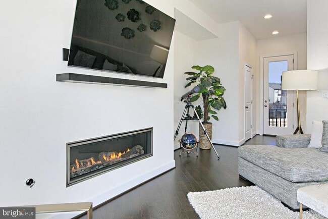 Building Photo - 23109 Cottonwillow Sq