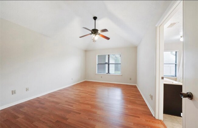 Building Photo - 1219 Lynn Ln