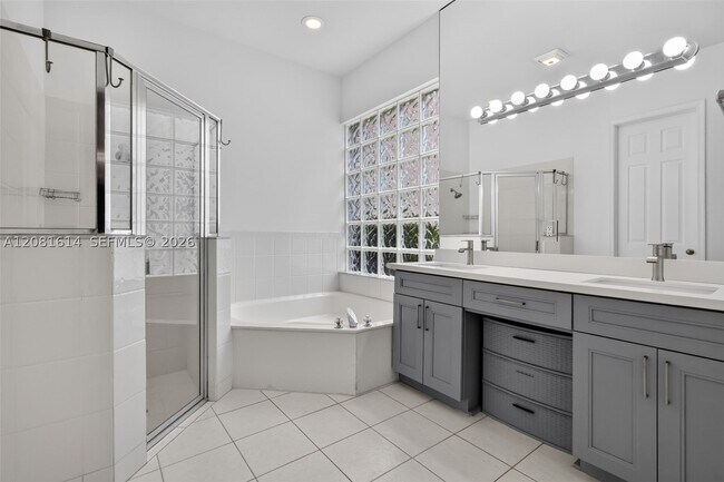 Building Photo - 5659 Via De La Plata Cir