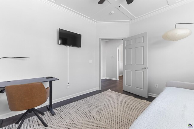 Building Photo - 309 Raleigh Dr