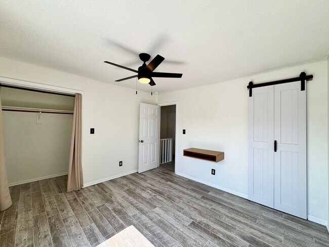 Building Photo - Ready NOW! A Custom Townhouse-Style Duplex Blocks to the Beaches! Fenced Yard - Hot Tub - Pet Fri...