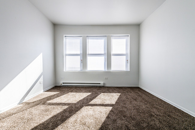 Bedroom at 5100 W Monroe - 5100-04 W Monroe St