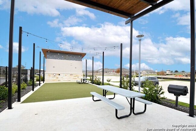 Building Photo - Beautiful Home in Arroyo Ranch!
